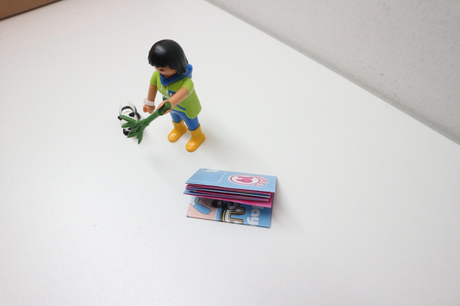 Frieren Figura Sentada Con Libro – Modelo Coleccionable De PVC De 12 Cm, Con Postura De Lectura Tranquila, Detalles Realistas En Ropa Y Libro, Ideal Para Decorar Escritorio Y Regalar En Cumpleaños