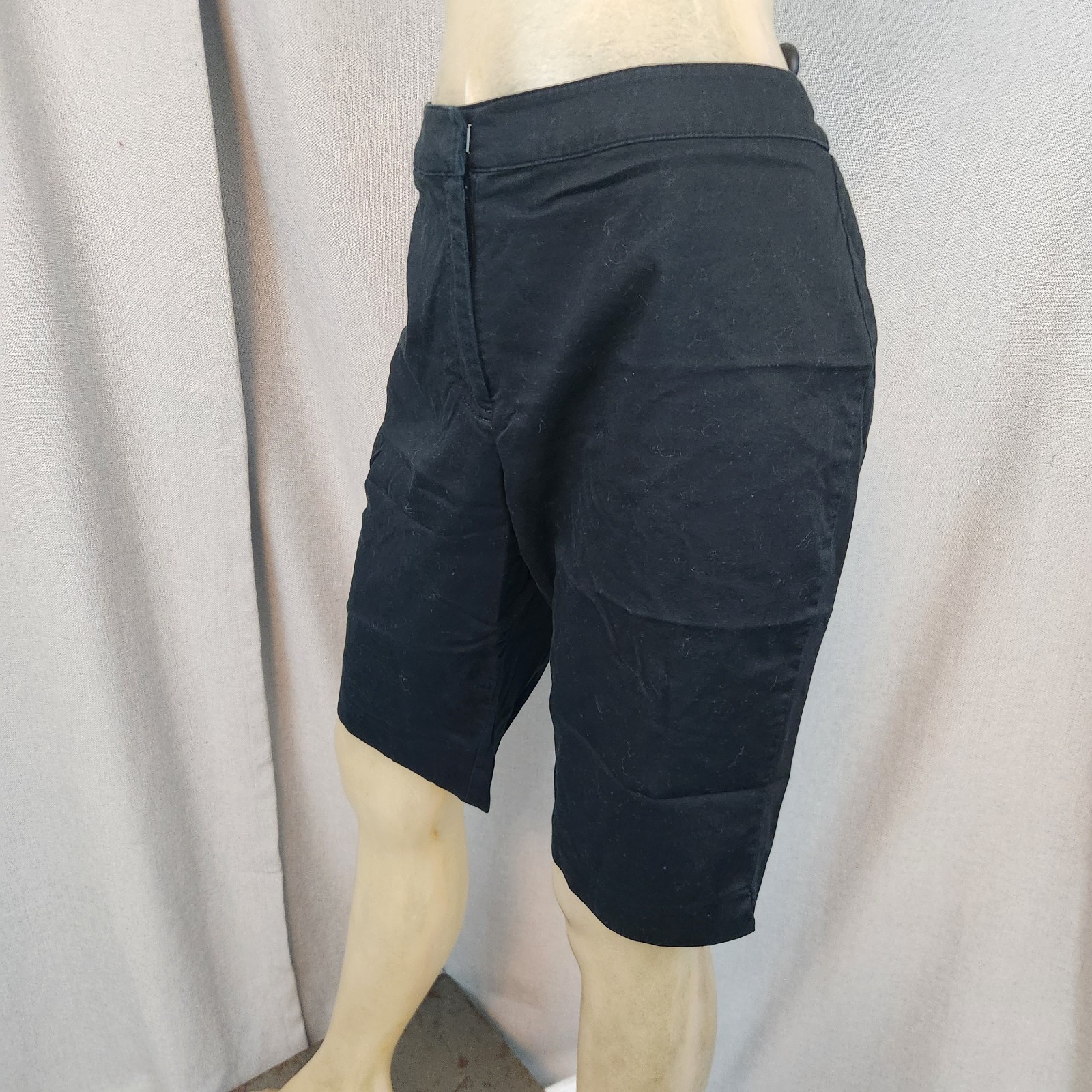 Chicos Solid Black Flat Front Bermuda Shorts Size… - image 4