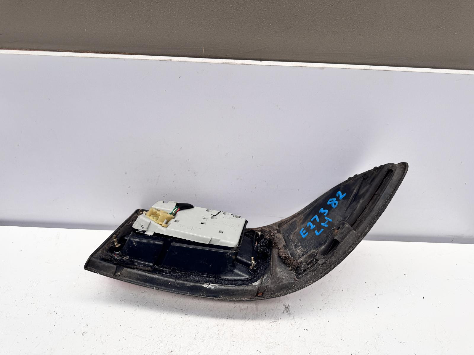 Toyota Corolla Left Tail Light AE92 06/1991-08/1994 - thumbnail 3