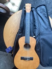 A VINTAGE UKELEL (tener)