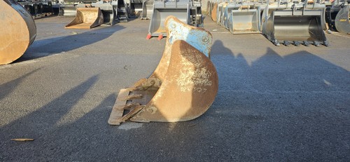 750mm Digging Bucket w/ 45mm Pins - Used - Price £275.00 + VAT @ 20% - C568 - Picture 2 of 8