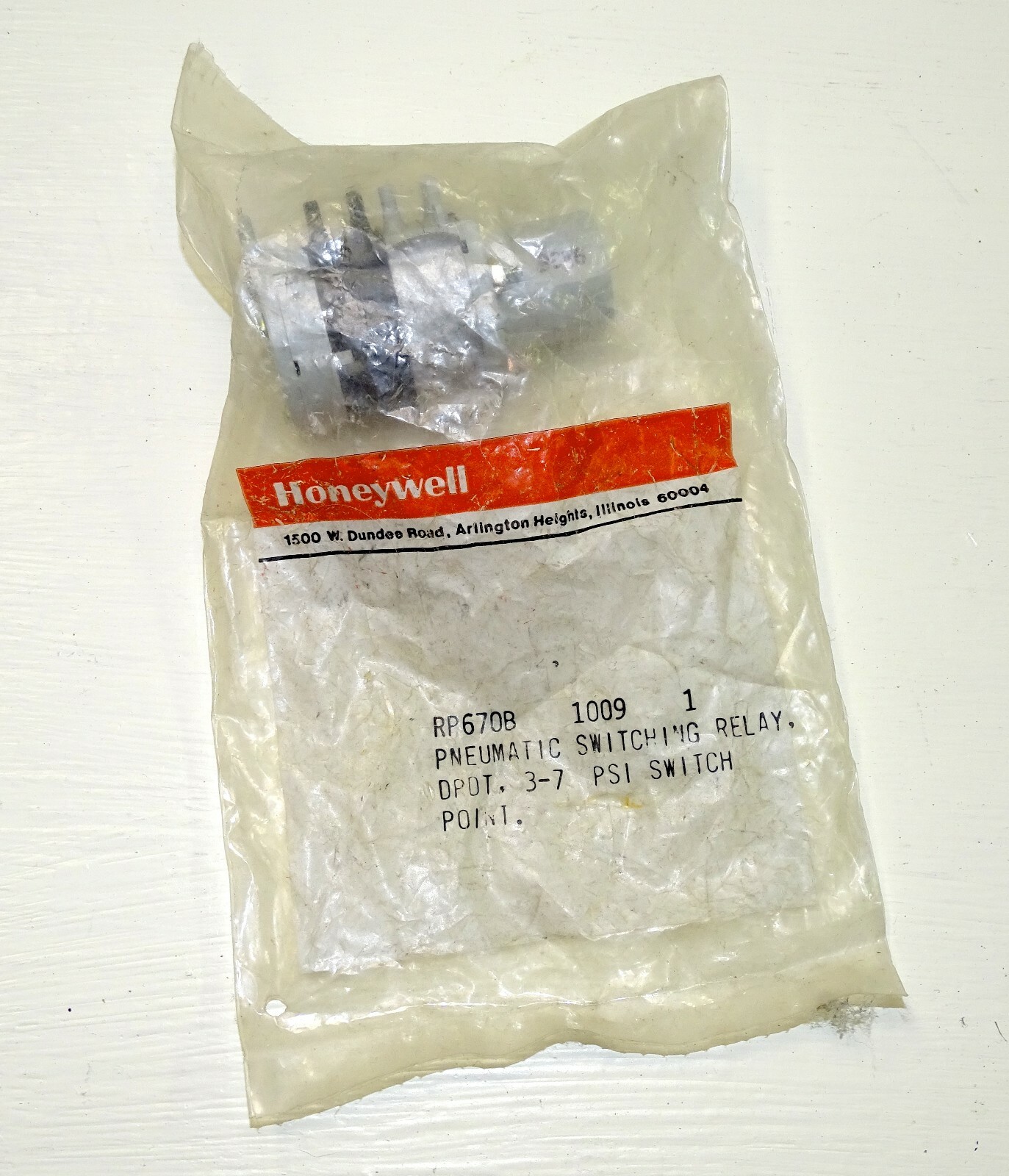 NEW Honeywell Pneumatic Switching Relay, RP670B 1009, DPDT, 3 to 7 PSI switch