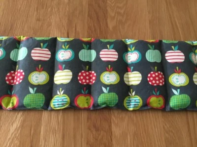 HANDARBEIT Körnerkissen aus Baumwoll- Stoff mit Weizenfüllung, 8 Kammer,