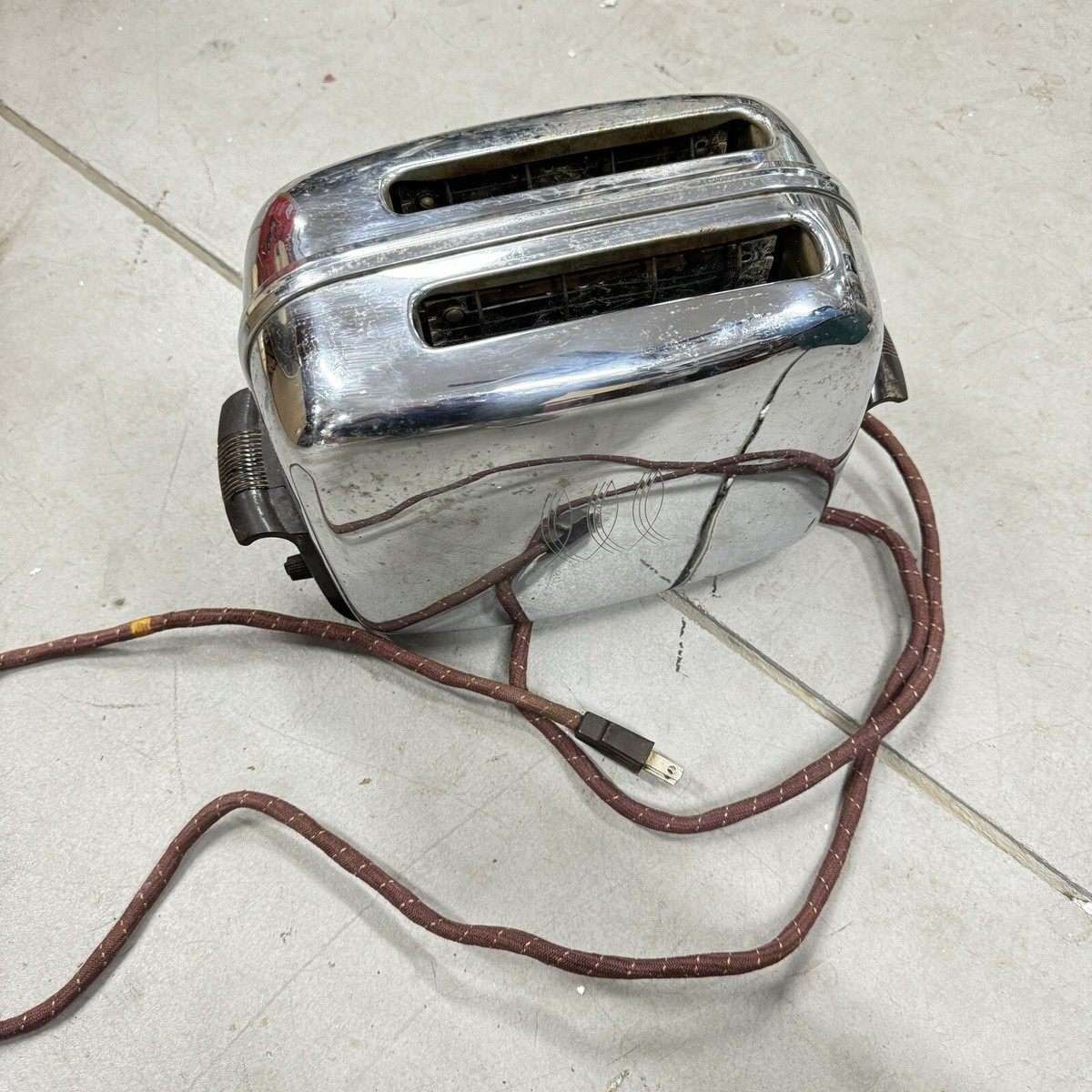 Vintage Toastmaster 1B14 Toaster Chrome with Art Deco Vintage Toastmaster 1B14 Toaster Chrome with Art Deco