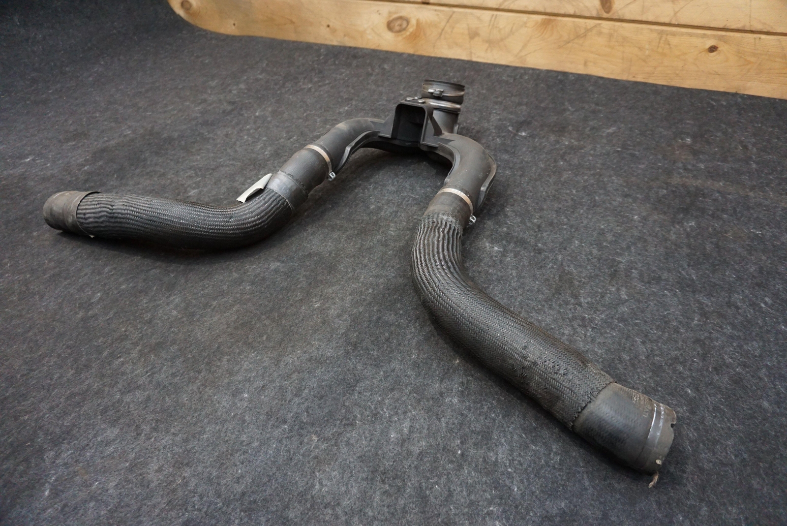 Air Intake Center Hose Cross Pipe Assembly 670001350 Maserati Ghibli M157 14-17+