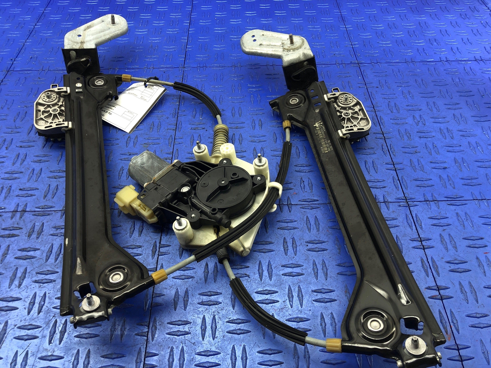 2014 - 2019 MASERATI GHIBLI M157 REAR LEFT REAR DOOR WINDOW REGULATOR W/MOTOR