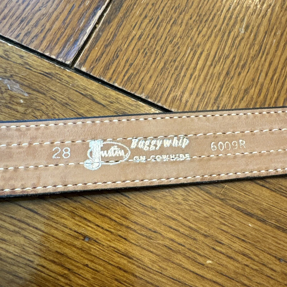 Justin Buggy Whip 28 Inch LeatherBelt Beautiful Red W/ White Stitching No Buckle - Image 3 of 4