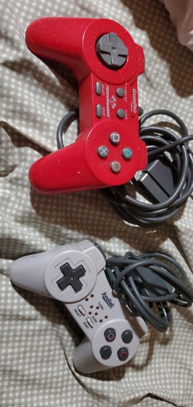 Lot of 2 PS1 Controllers Interact Performance GamePad Red & Kodiak Turbo Grey TE