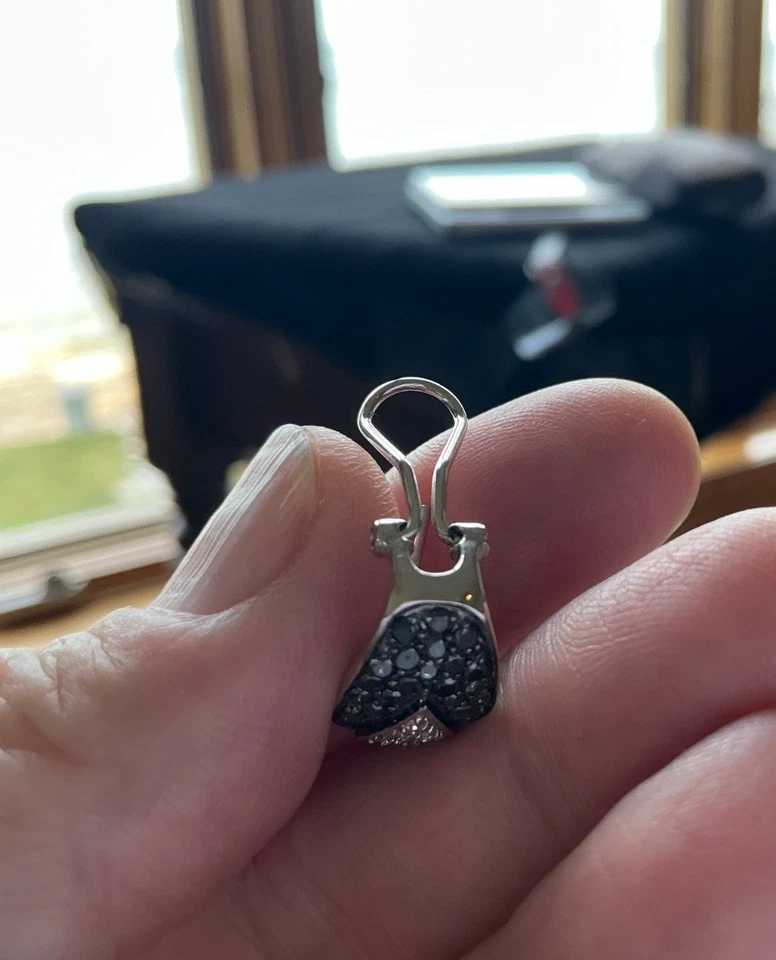 BEAUTIFUL 10k White Gold 1.60 carat TDW Black and White Diamond Earrings 4.9 gr - Image 2 of 4