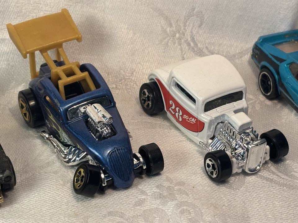 Vintage LOT of 5 Hot Wheels Diecast Cars -80’s-90’s &’18 Mach 1, 32 Ford Ect. - Image 3 of 4