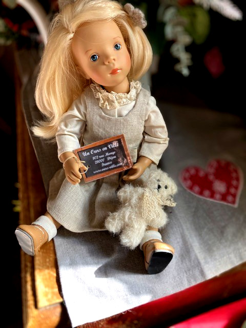 Poupée Sylvia Natterer neuve souvenir d'enfance nostalgique avec son petit ours brun