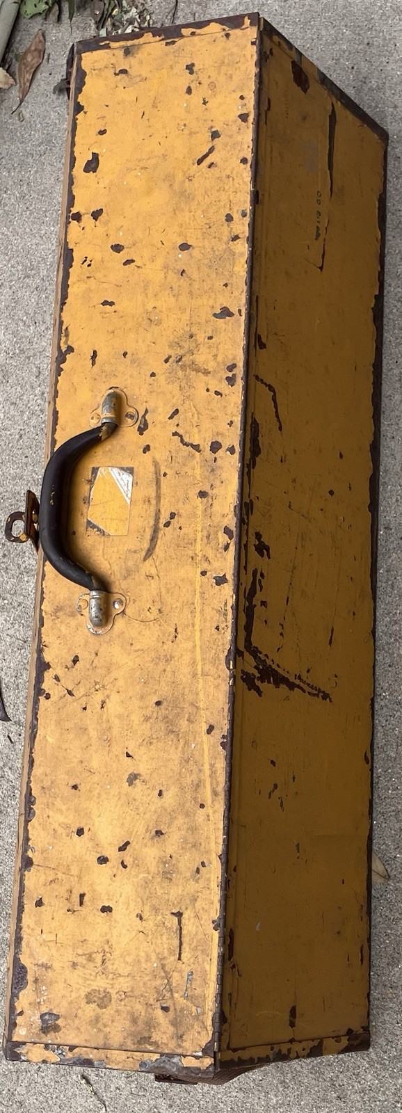 Vintage Lot Of 11 Disston Hand Saws, 3 Misc Saws & Vintage Hip Roof Toolbox