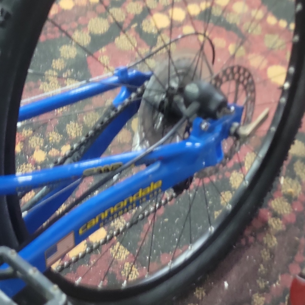 Cannondale Super V Raven 2000 Full Suspension 26in Mountain Bike