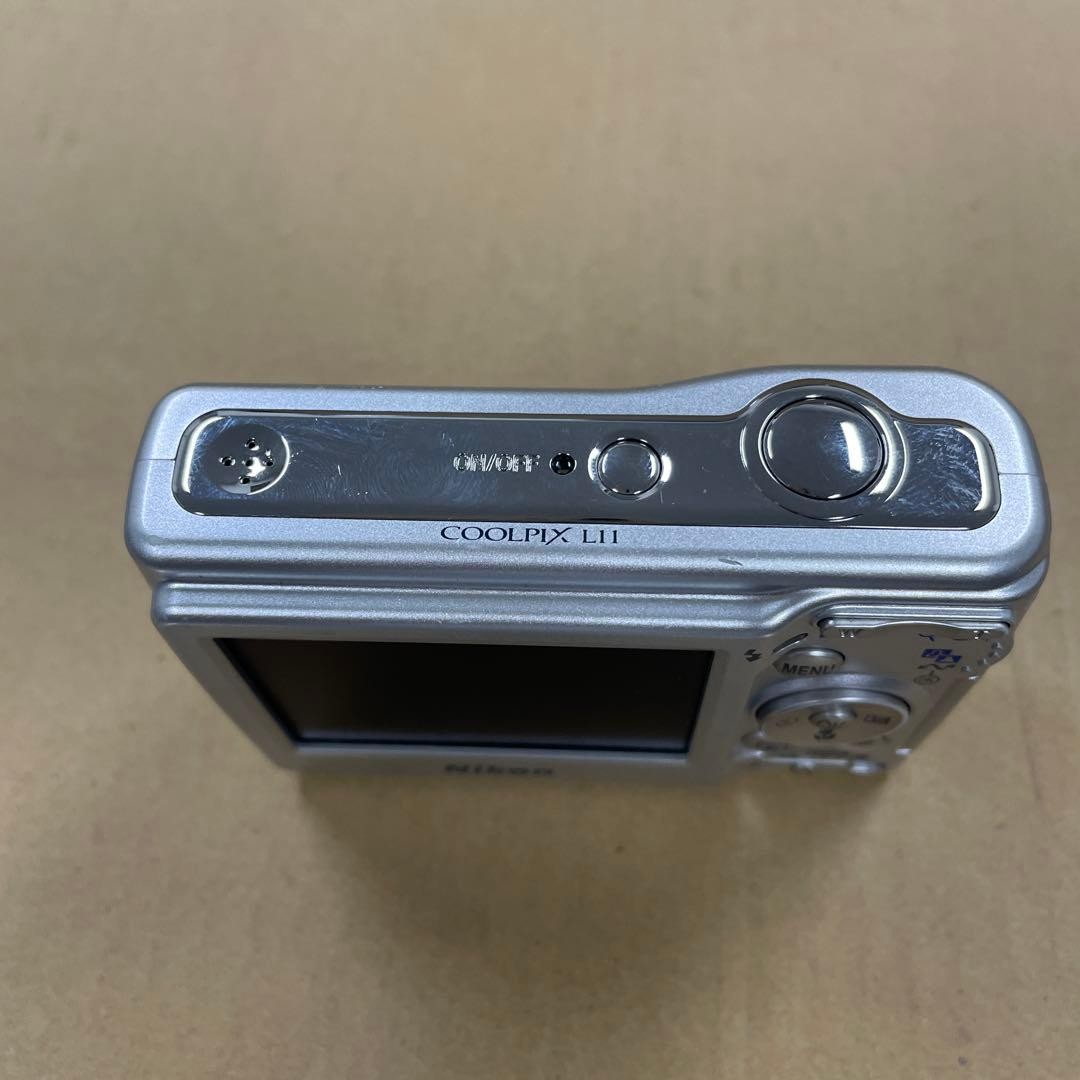 Nikon COOLPIX L11 Silver Compact Digital Camera Tested Working