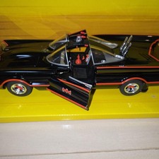 Hot Wheels 1966 Batmobile Batmobile 1/18