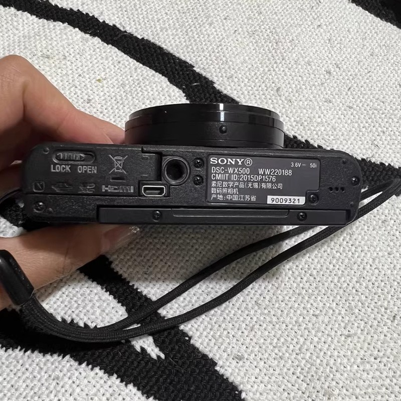 SONY Cyber-shot DSC-WX500 18.2MP Compact Camera Flip LCD 30x Zoom