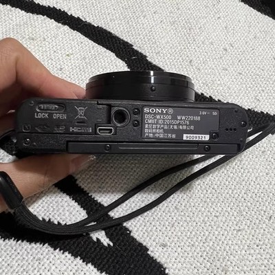 SONY Cyber-shot DSC-WX500 18.2MP Compact Camera Flip LCD 30x Zoom