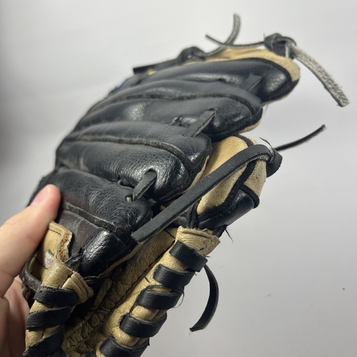 Gant de baseball Youth Wilson A2452 11 1/2 po Mitt cuir véritable RHT droit