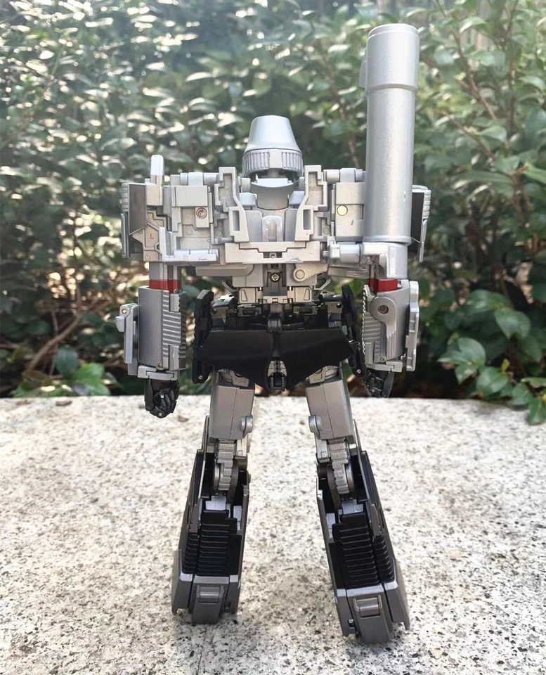 Masterpiece MP36 Megatron Decepticons Toy Figure New in Box - Image 4 of 4