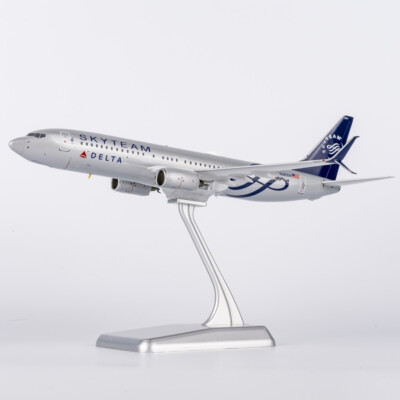 1:200 NG Models Delta Airlines B737-800 SkyTeam Livery Diecast Aircraft Model