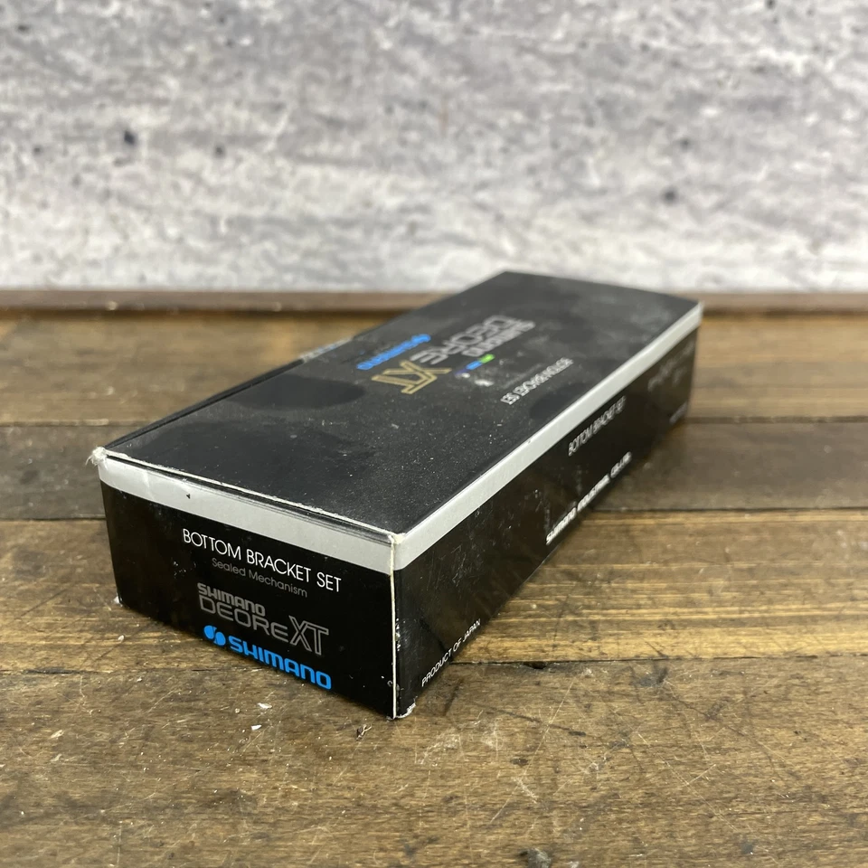Shimano Deore XT BB-M730 Bottom Bracket Set 126.5mm Vintage MTB Sealed NOS New - Image 3 of 4