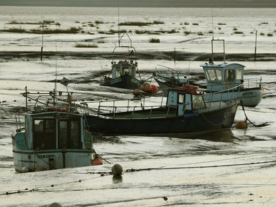 Foto A2 Boote im Schlamm bei Stone(y) Creek Sunk Island auf der Karte, das um 2021
