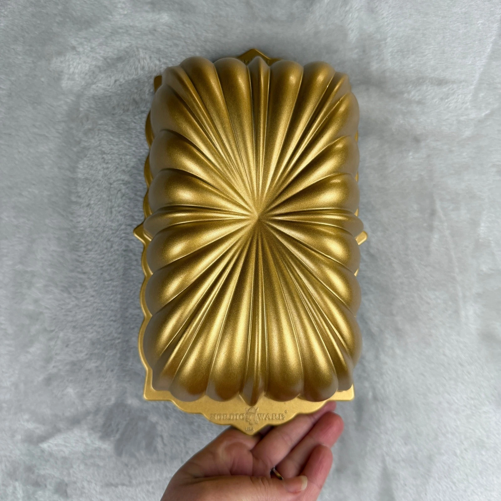 Bread pan Nordic Ware Classic Fluted Loaf Pan 6 Cup Gold Cast Aluminum Non-Stick