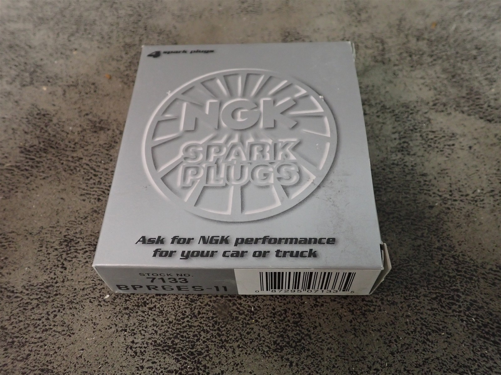 Set of 4 NEW NGK BPR6ES-11 7133 Spark Plugs (BN331)