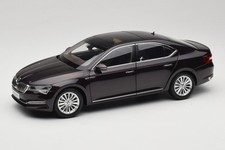 ZSS000006BLA Skoda Superb Black Paudi Model 1:18