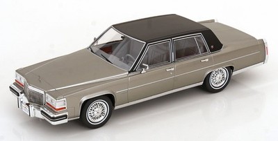 1:18 MCG Cadillac Fleetwood Brougham 1982 greymetallic/flatblack