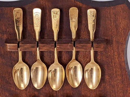 Set of Gold Plated International - Canada Provincial Souvenir Spoons on Plaque - Picture 2 of 4