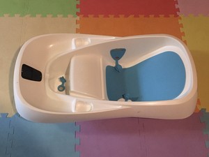 4moms bathtub with thermometer
