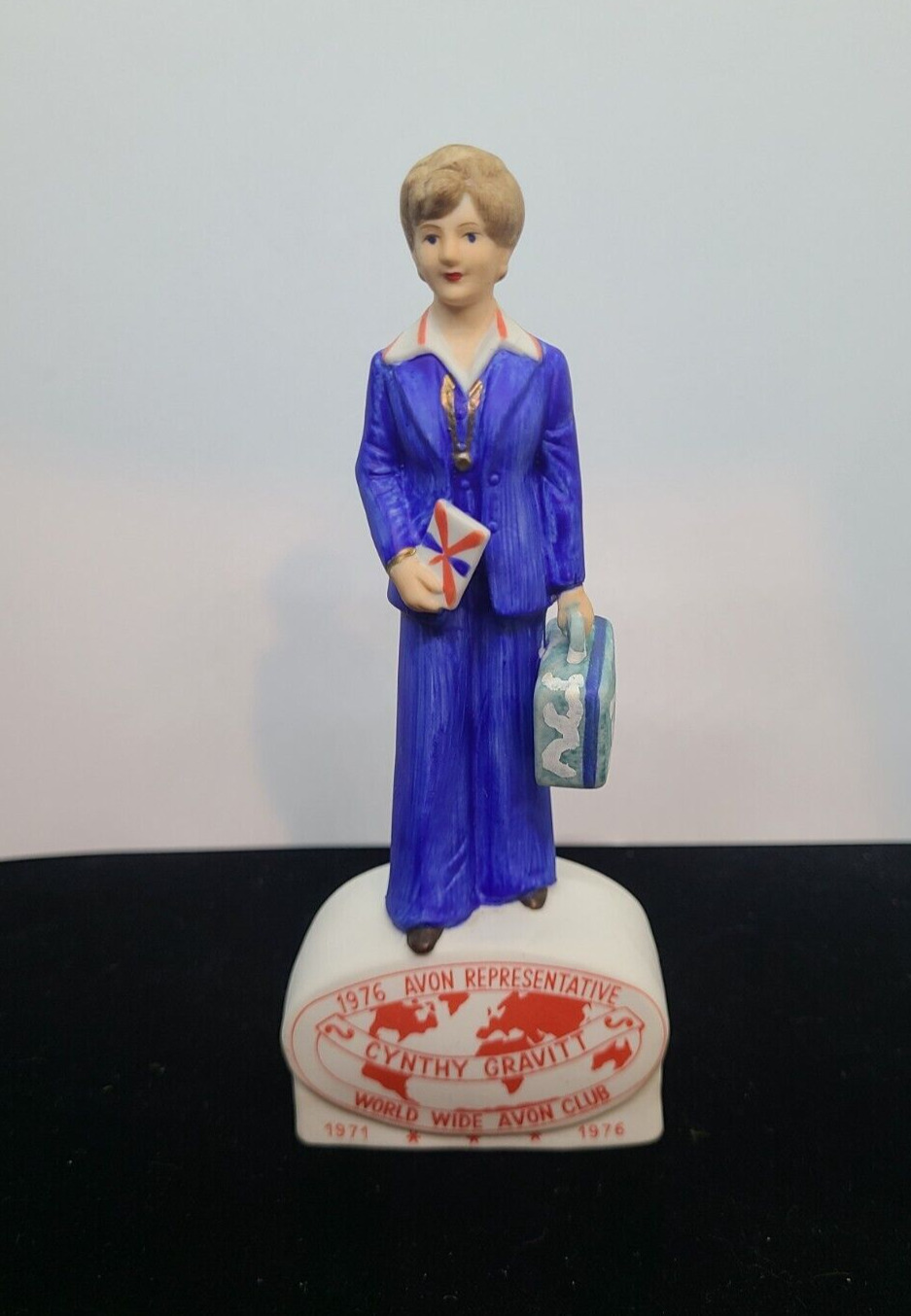 Avon World Wide Club Porcelain 1976 Cynthy Gravitt best Avon lady award figurine