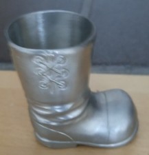 Witziger kleiner Becher aus Zinn in Stiefelform
