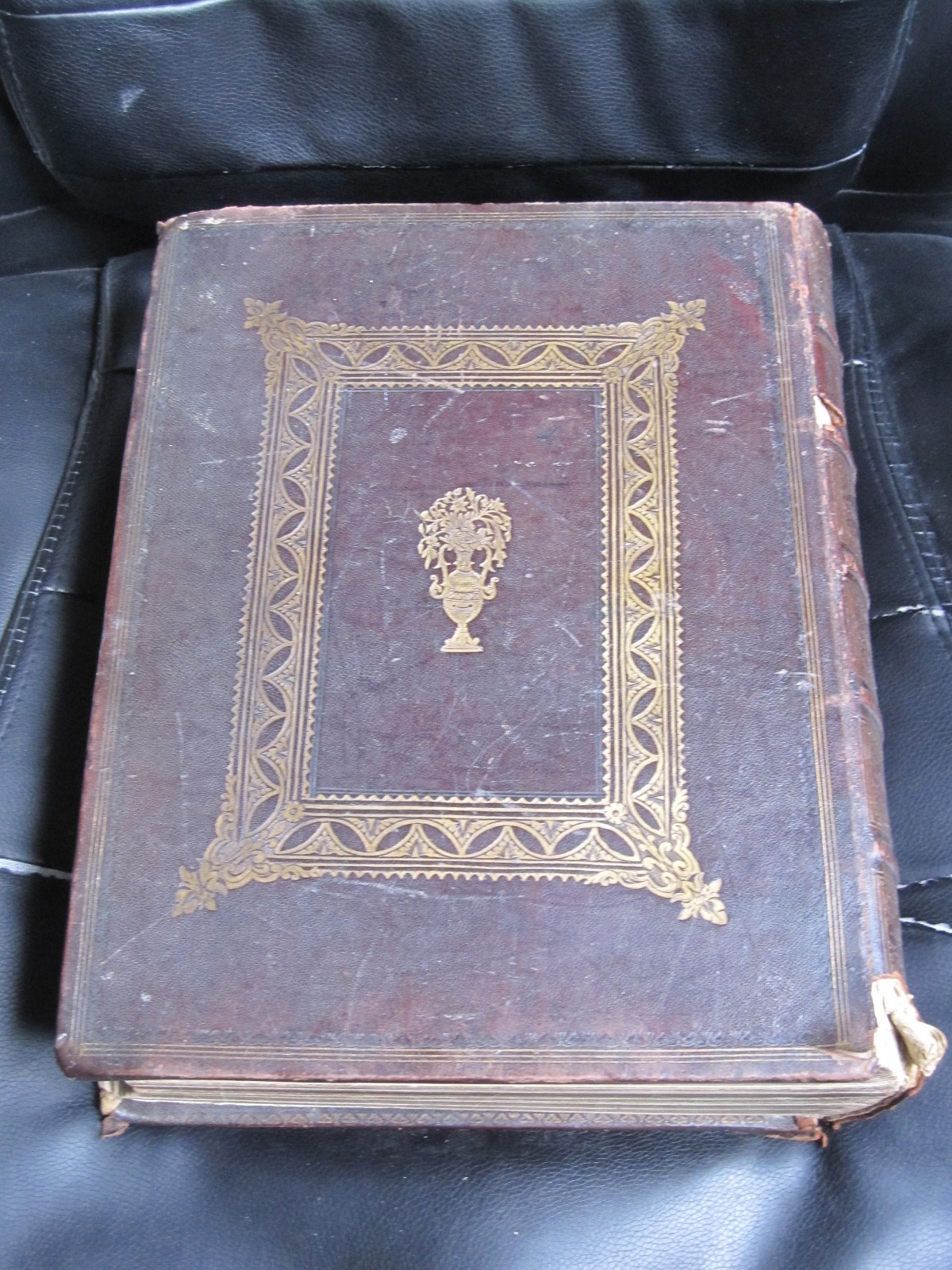 WELSH LANGUAGE FAMILY BIBLE - Rev. PETER WILLIAMS 1868 - GENEALOGY GOLDMINE!