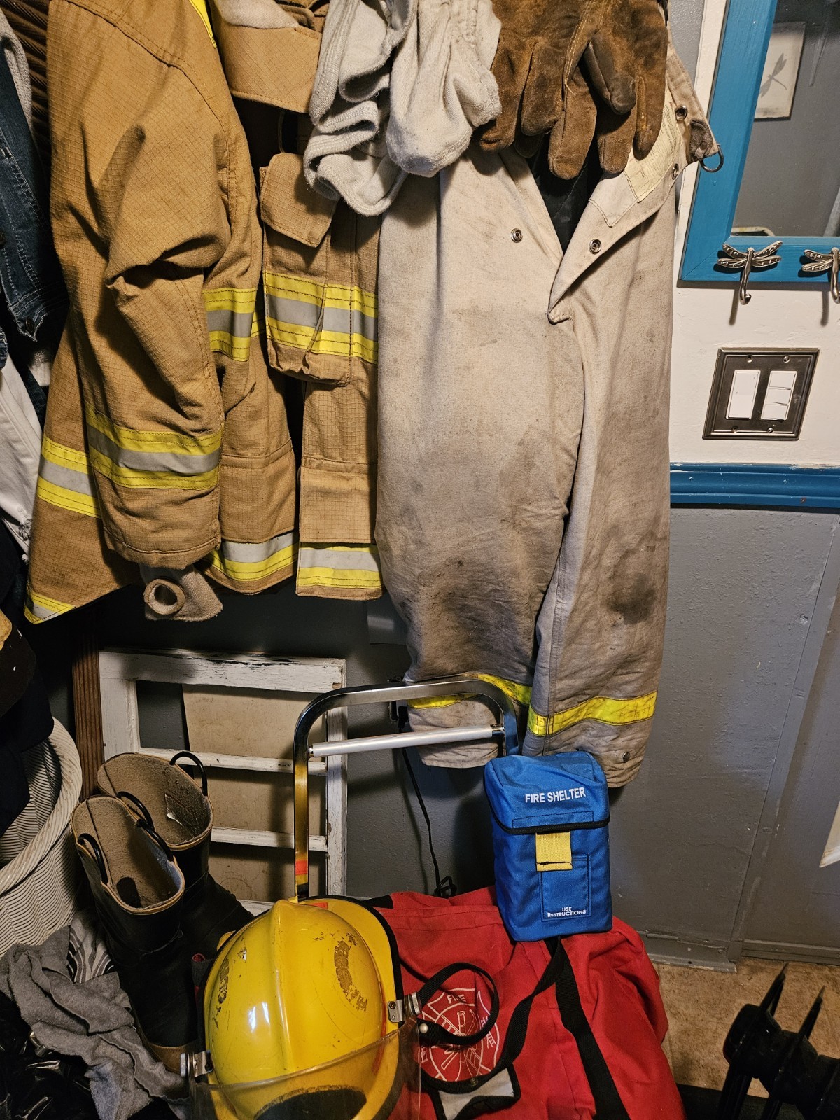 Firefighter Turnout Gear With Fire Shelter, Boots, Gloves Flashmask, Helmet, Bag
