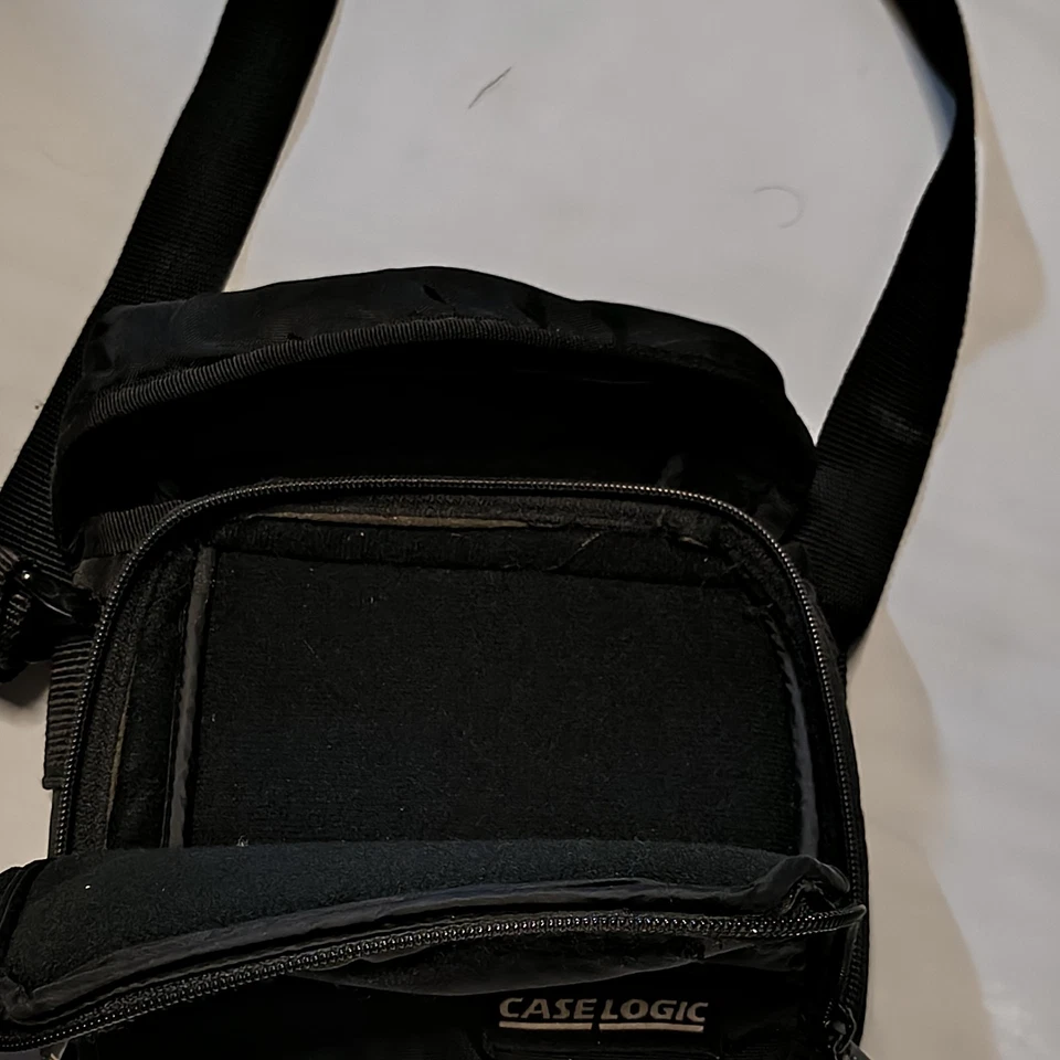 Estuche acolchado con correa para reproductor de CD portátil Case Logic Foto 3 de 4