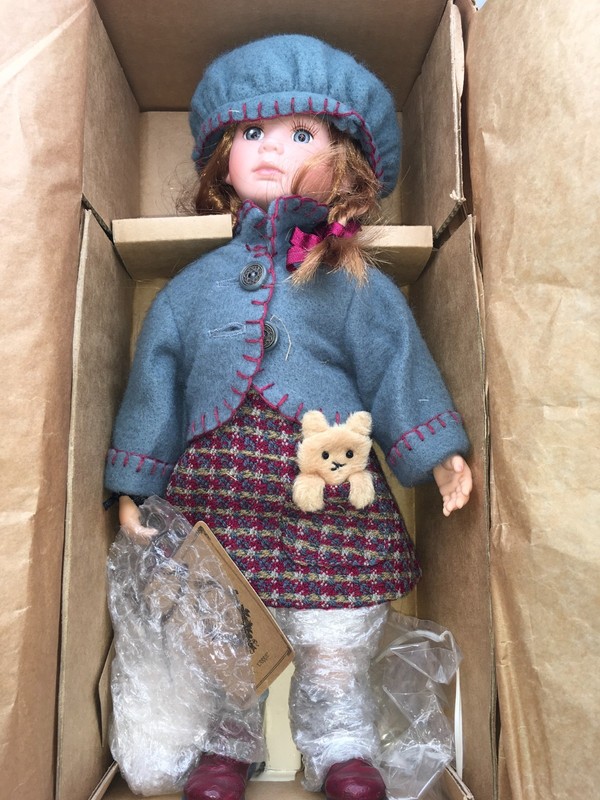 2001 Boyds Yesterdays Child Carrie with Atlas Friends Lighten Our Load Doll 4829