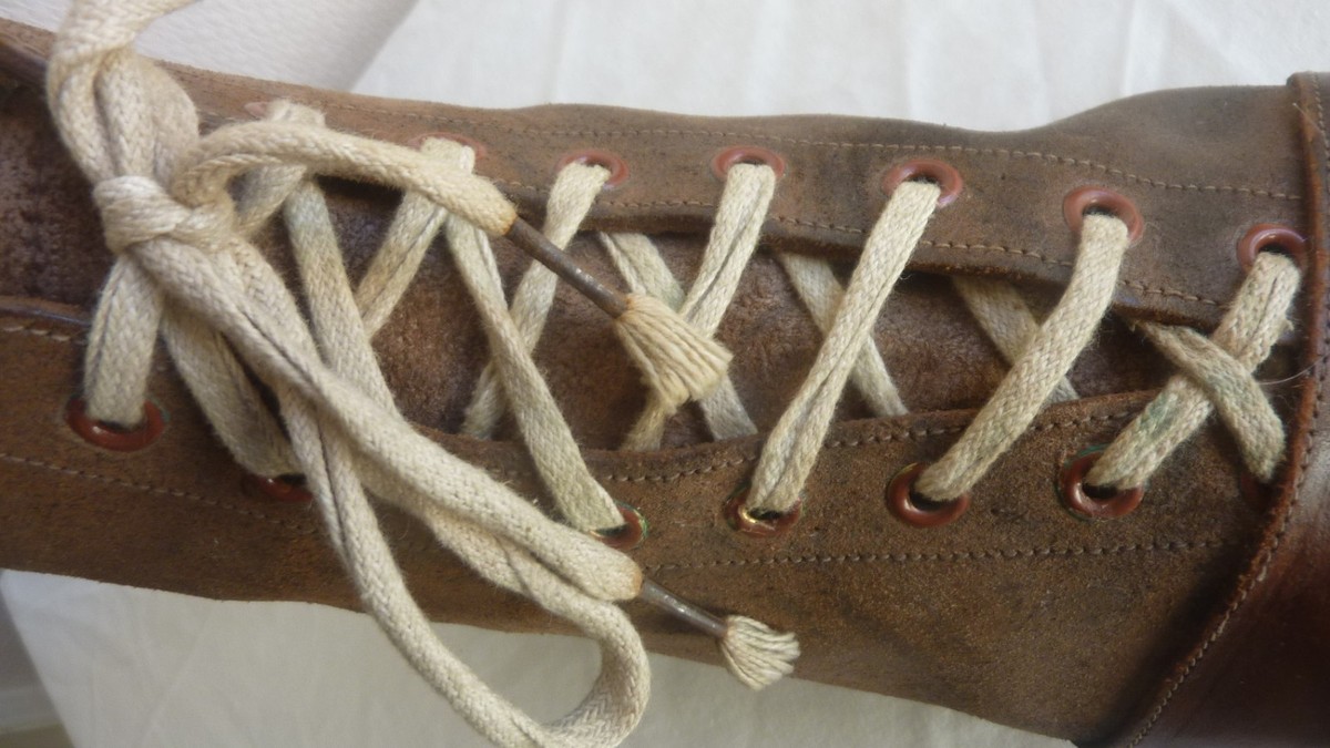 Chaussures De Football Vintage The Cert Années 1930 - Modèle Original Porté