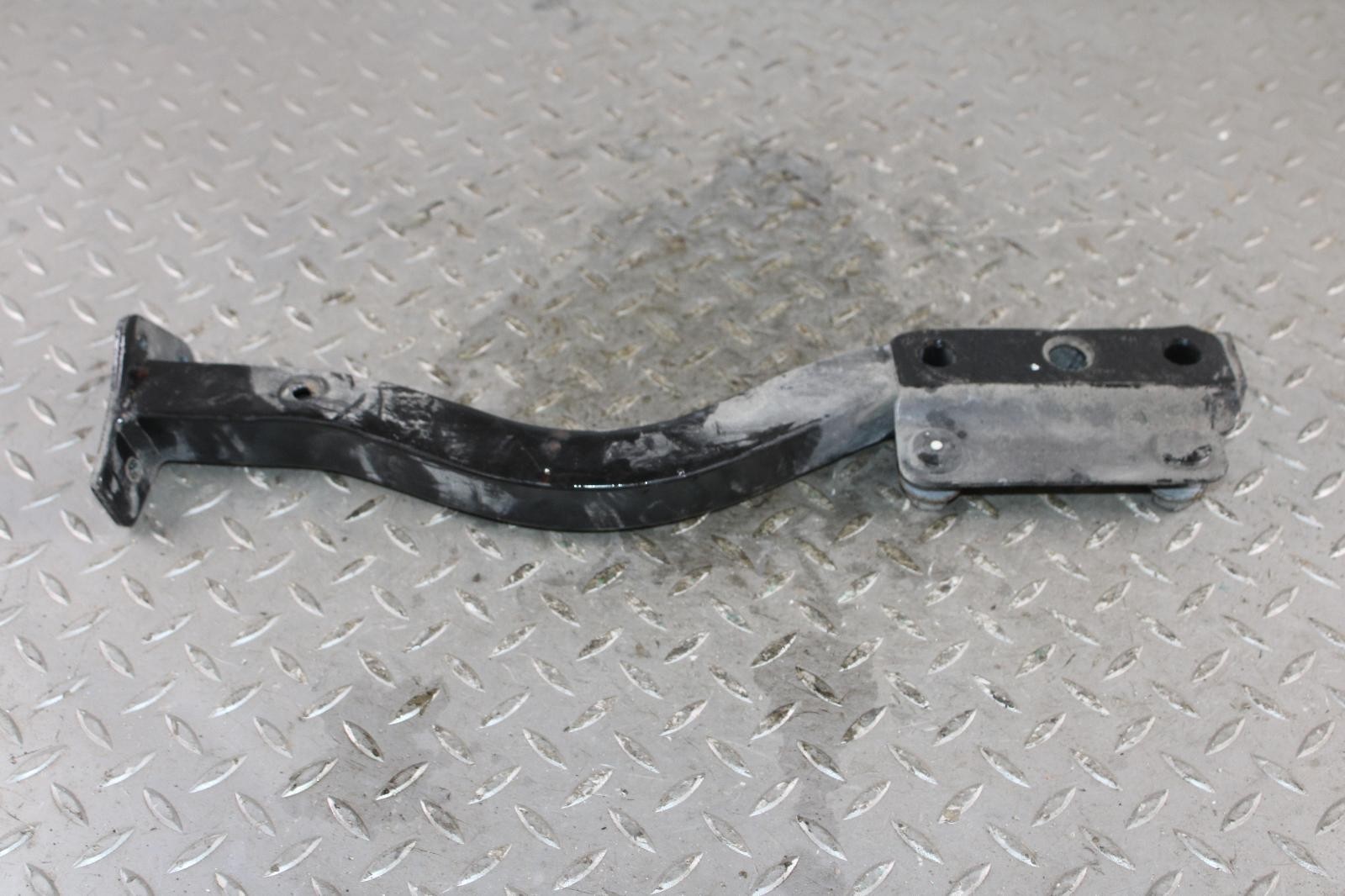 Bentley Flying Spur 2013-2018 Front Right Radiator support bracket