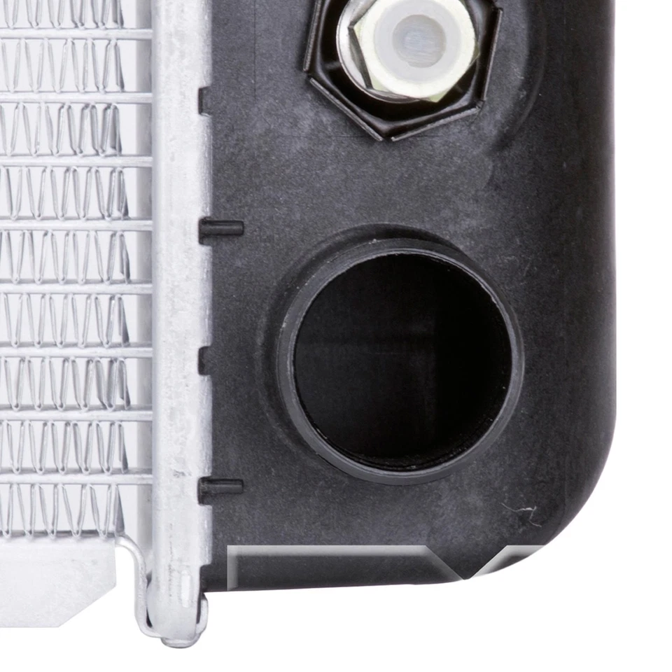 For Chevy Tahoe 1995-2000 TYC 2317 Engine Coolant Radiator Foto 4 de 4