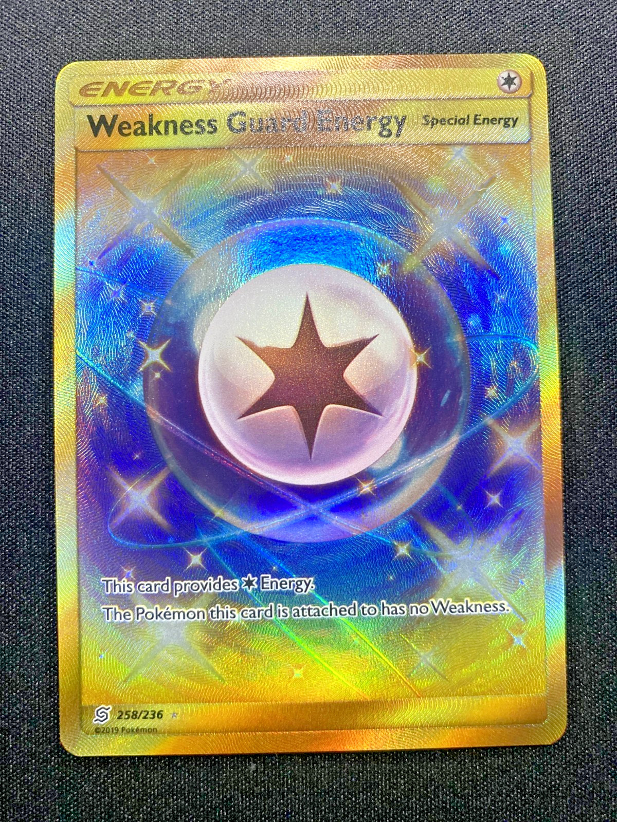 Weakness Guard Energy 258/236 Sun & Moon Unified Minds Gold Secret Rare UR NM
