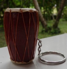 Porte-clés djembé ethnique Africain tam tam marron en peau de chèvre et bois 