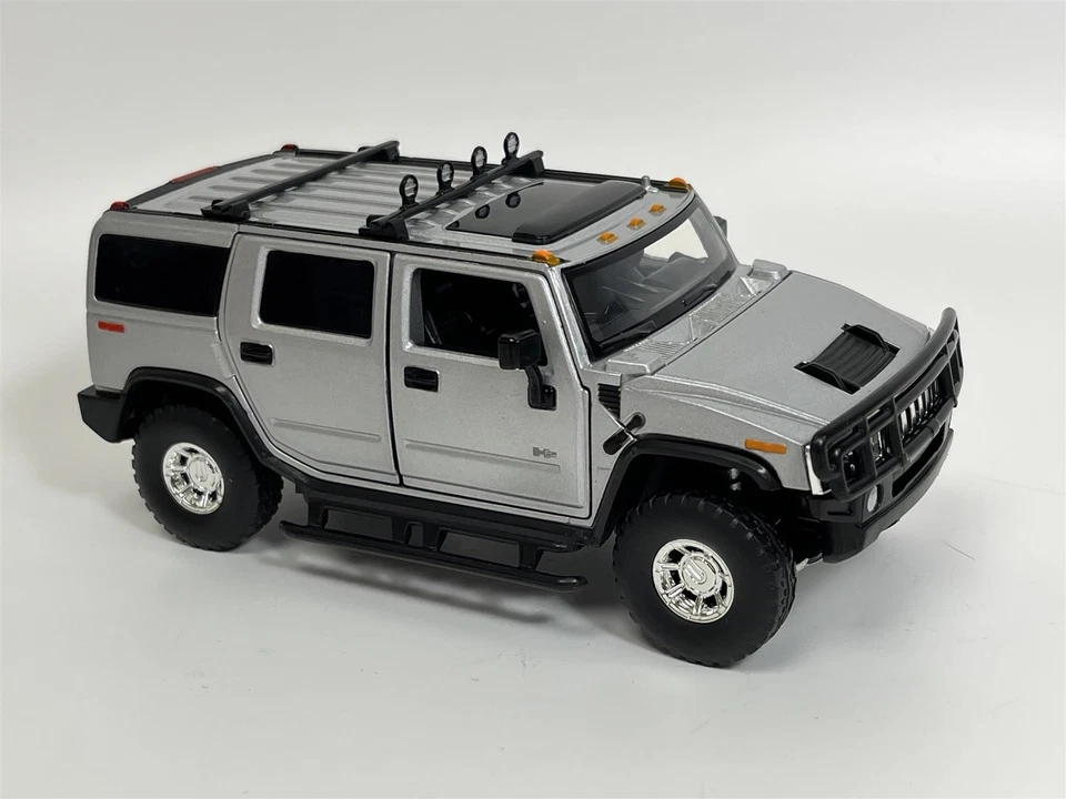 Hummer H2 Silver LHD 1:32 Scale Light & Sound Tayumo 32160011 - Image 3 of 4