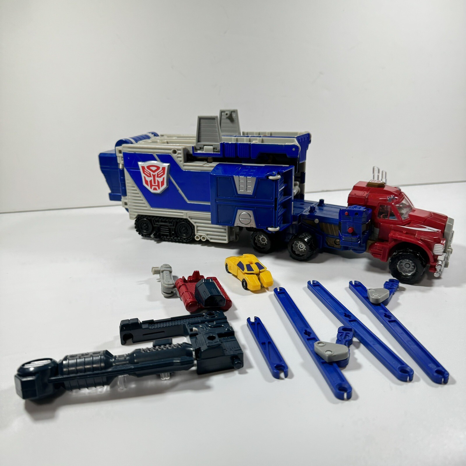 Transformers Armada Optimus Prime Super Class 2001 Sparkplug Minicon