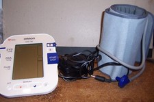 VINTAGE ONRON MODEL HEM 780-N3 BLOOD PRESSURE MONTIOR WITH CASE