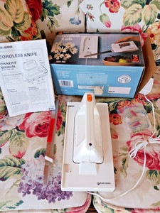 Black & Decker CORDLESS KNIFE Model KEK 150 w / MANUAL VG Condition