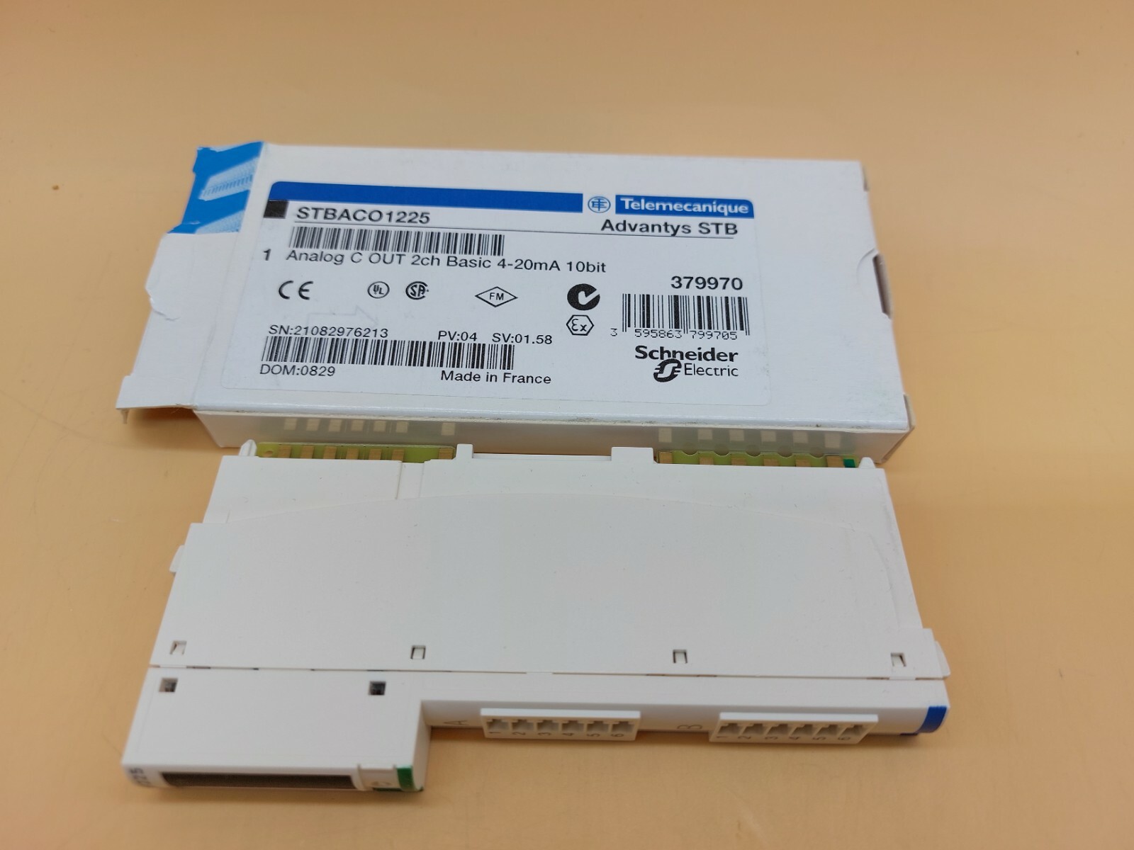 Module STBACO1225 Schneider Electric Advantys à deux sorties isolées pour signaux de haute précision