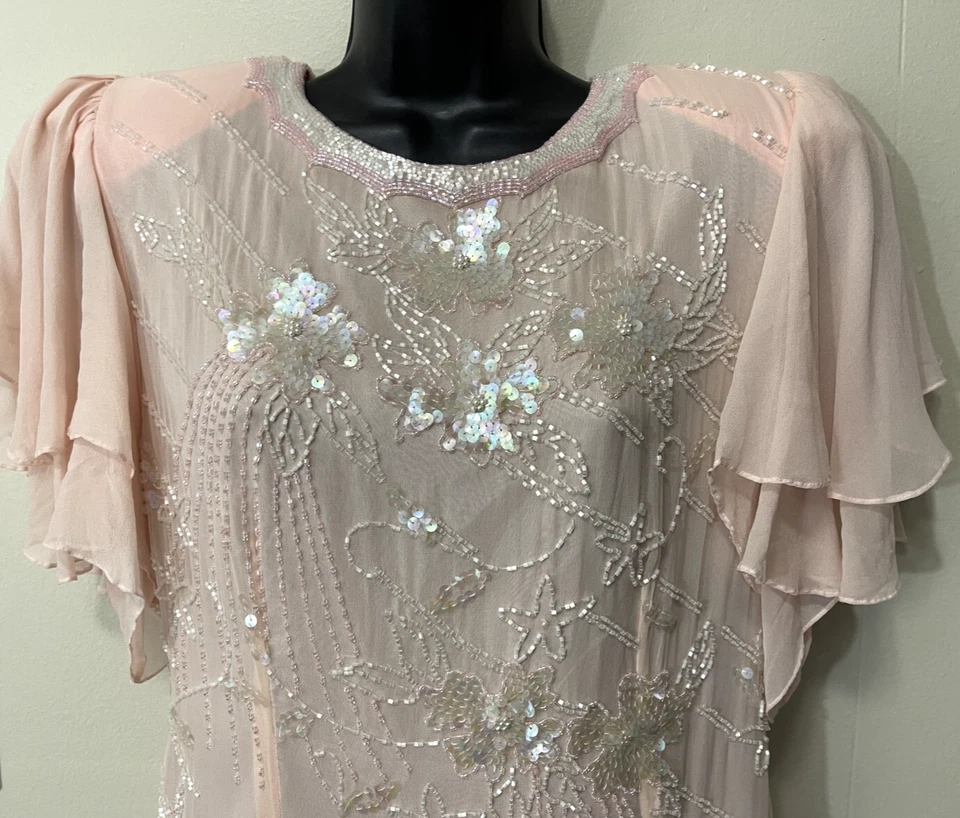 Vestido vintage de seda com miçangas fada caprichoso babado rosa grande - Imagem 2 de 4