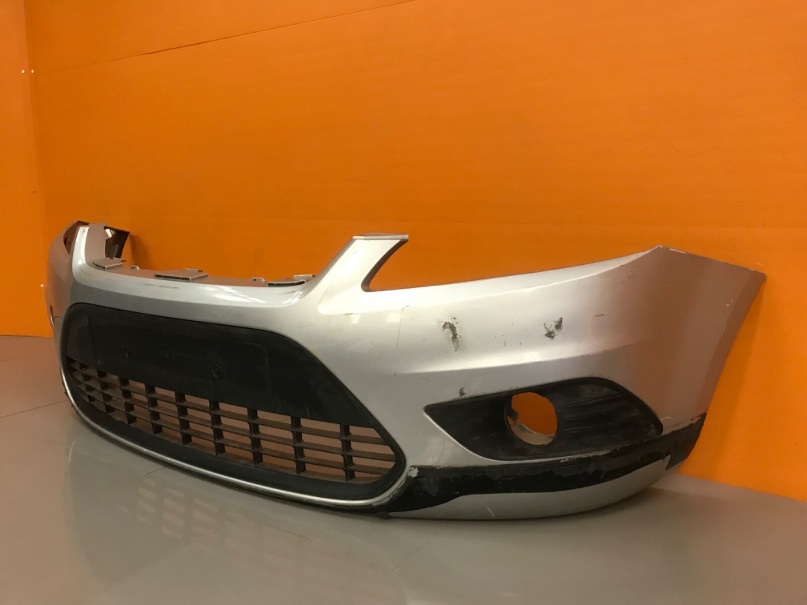 +Ford focus 2008-12 genuine front bumper each - Image 4